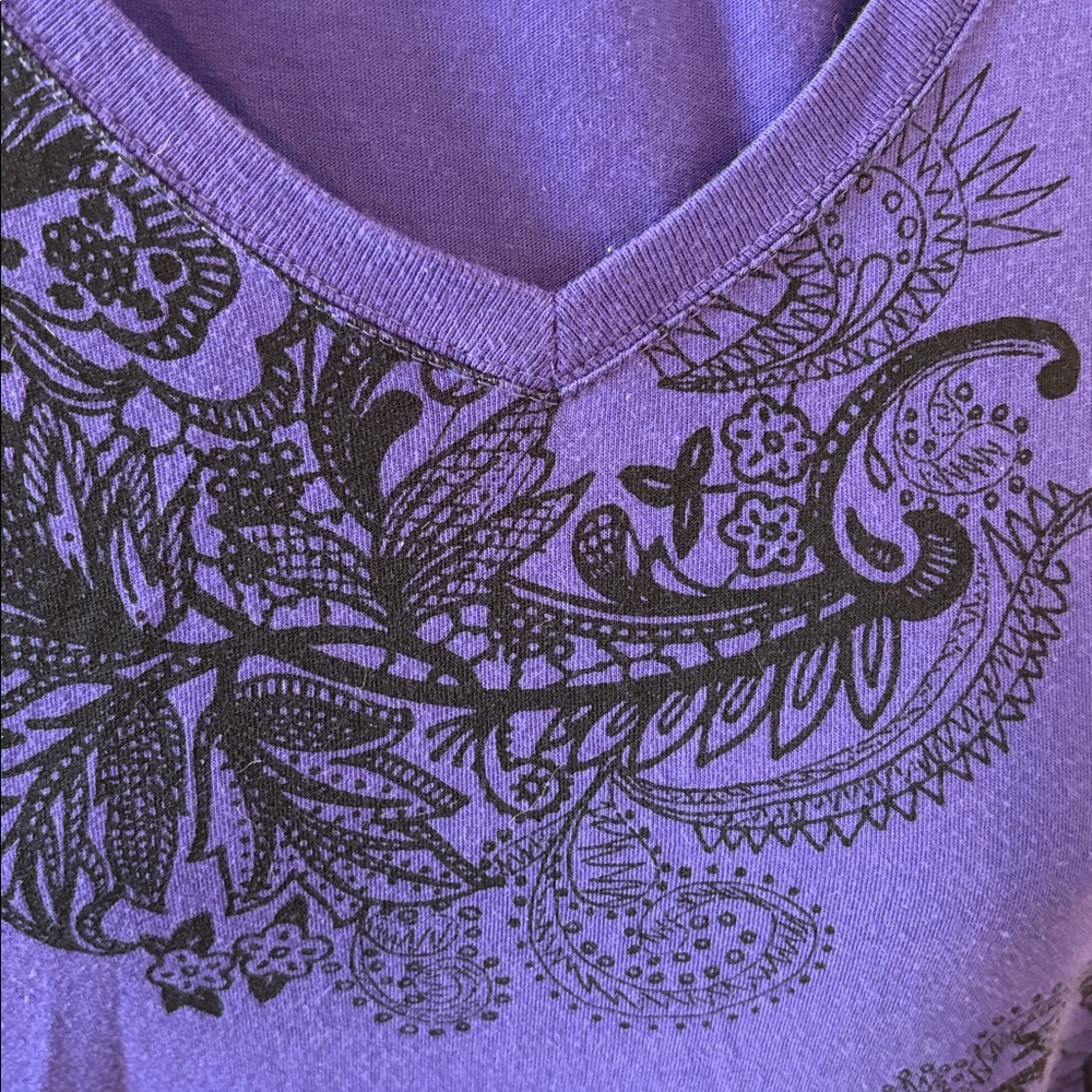 Purple V-Neck Floral Print Women's Tee - Picture 2 of 2